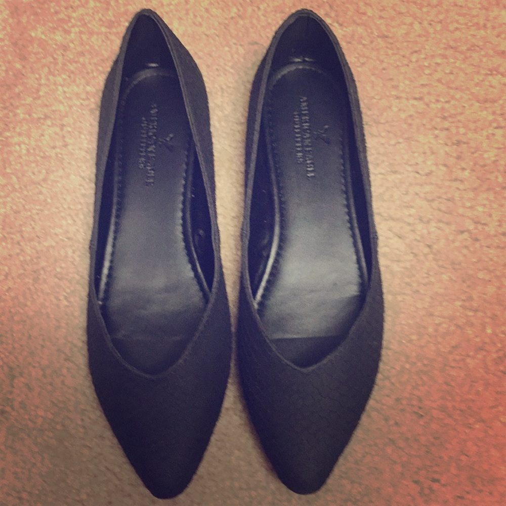 Black flats, never wore. Cute snake like print